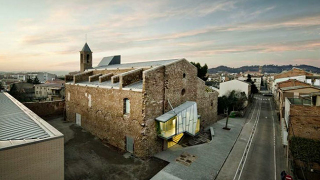 Illustration for article titled An 18th Century Spanish Church Gets a Thoroughly Modern Makeover